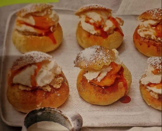 Hefekrapfen mit Marzipanfüllung