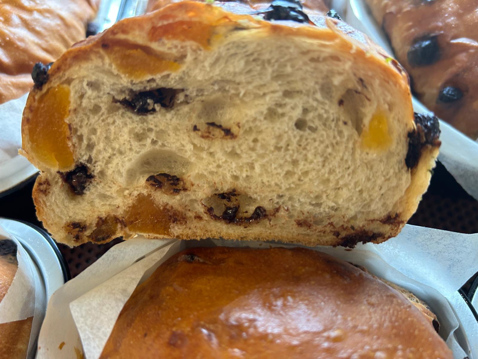 Schokoladen-Aprikosen-Brot