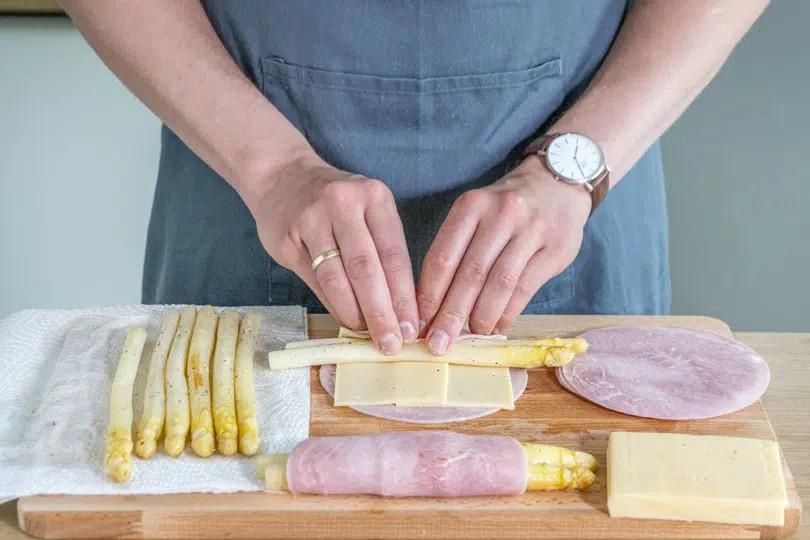 Spargel-Schinkenrolle in feiner Panade 