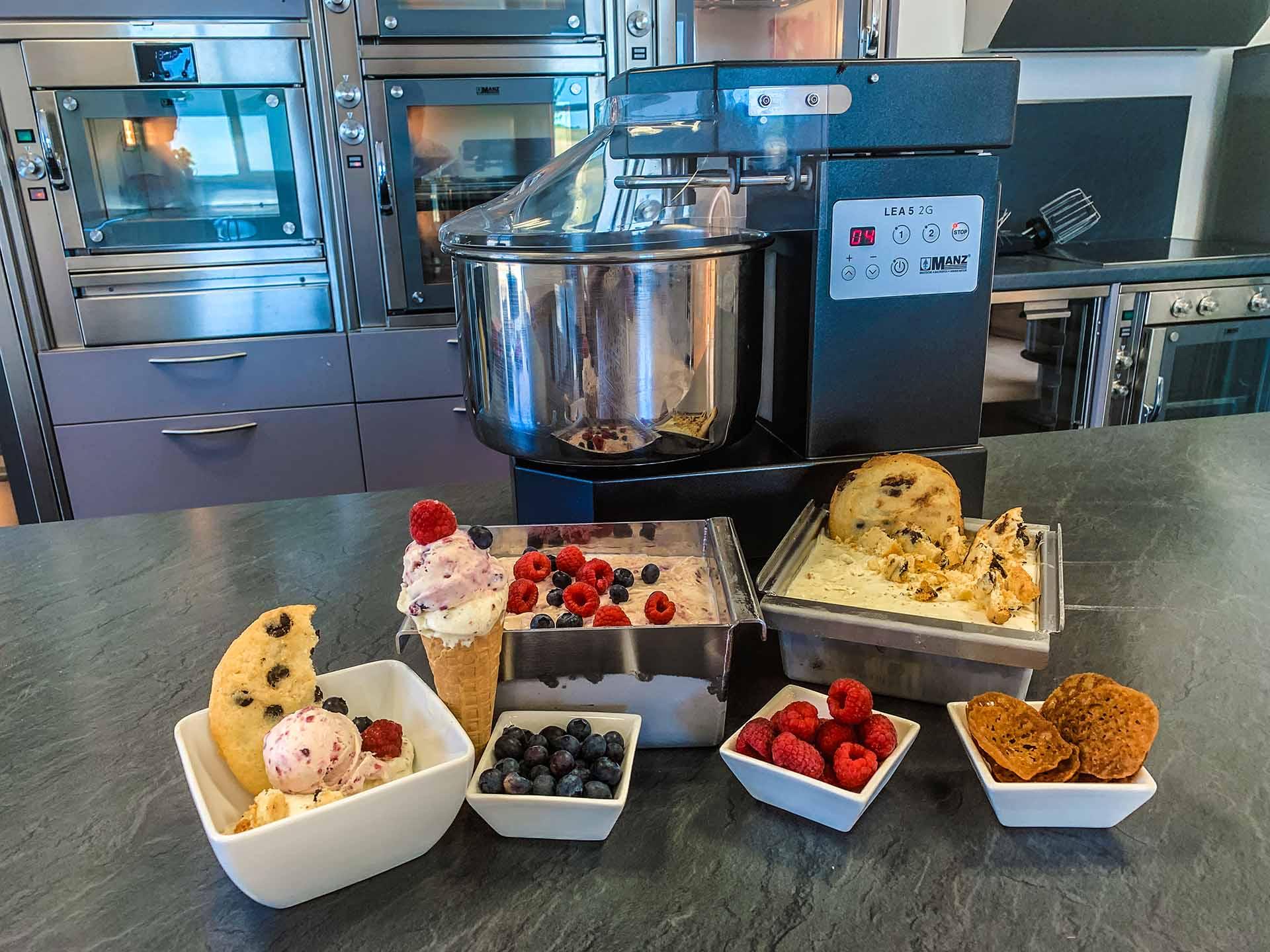 Eis-Creme - Cookies & Beeren